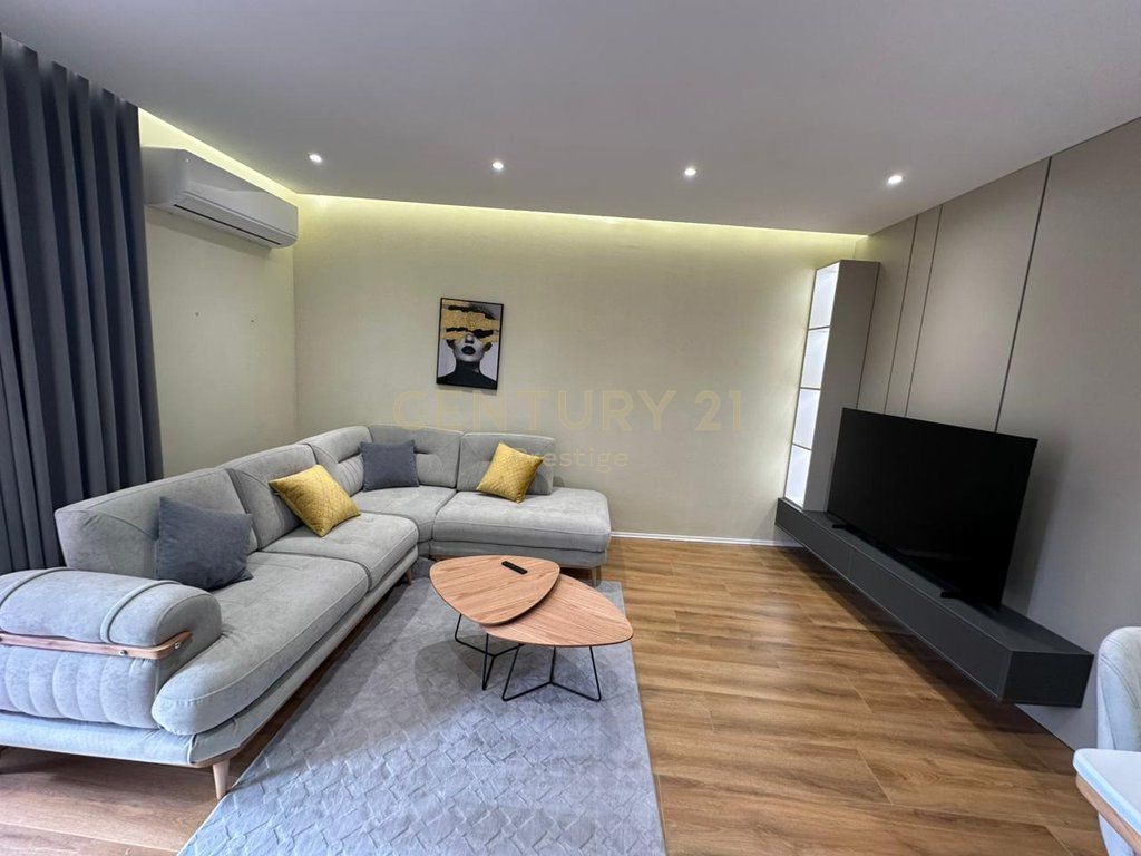 Apartament 1+1 për shitje te Rruga e Kavajës, pranë qendrës së Tirana.