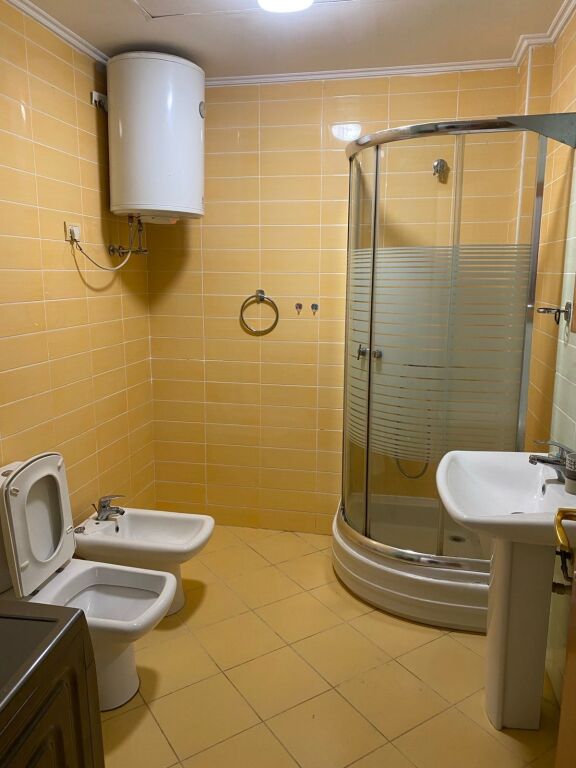 Jepet me qera apartament 1+1 tek Liqeni Thate