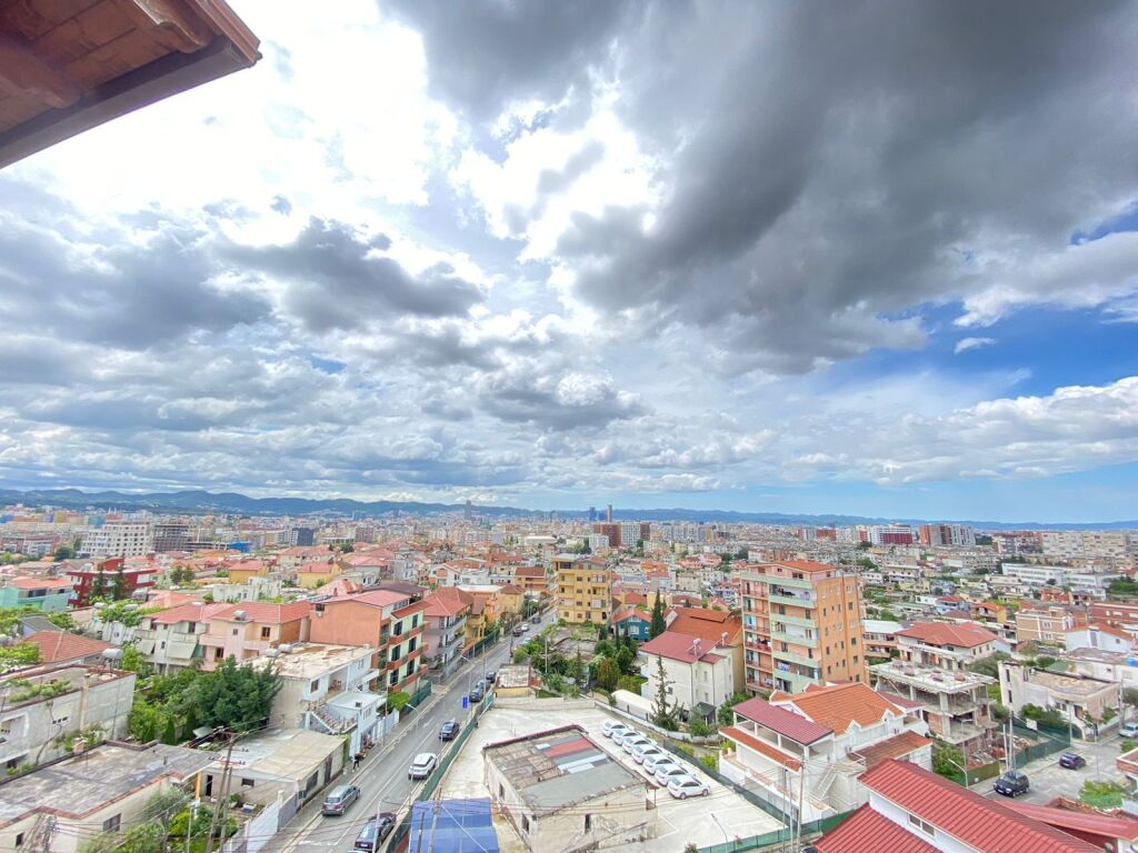 APARTAMENT ME QERA 3+1+3 200M2
