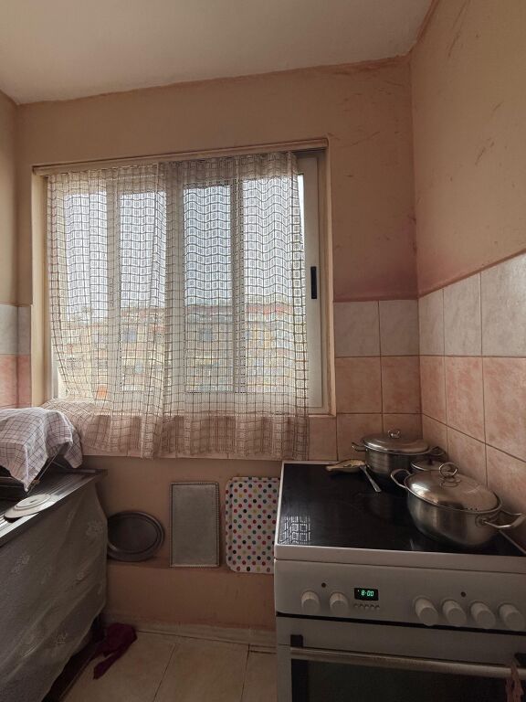 🏠Shitet Apartament 2+1 📍Rruga Irfan Tomini, prane Hotel Diplomat 🏢Kati i 4, pa ashensor 📐Sip. 73m2  💶 Çmimi: 128.000€