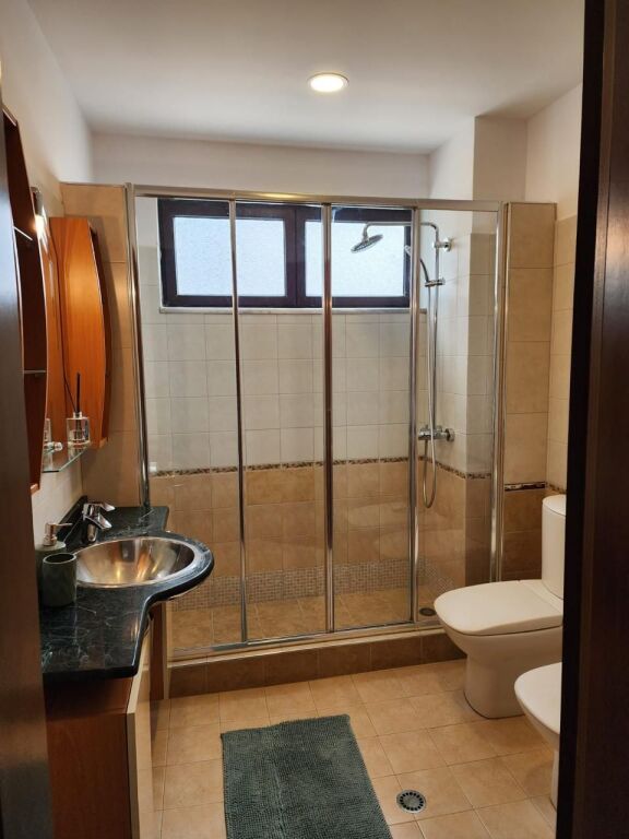 TRIPLEX + 2 GARAGE IN AFFITTO, VILA E ZOGUT, DURRES.