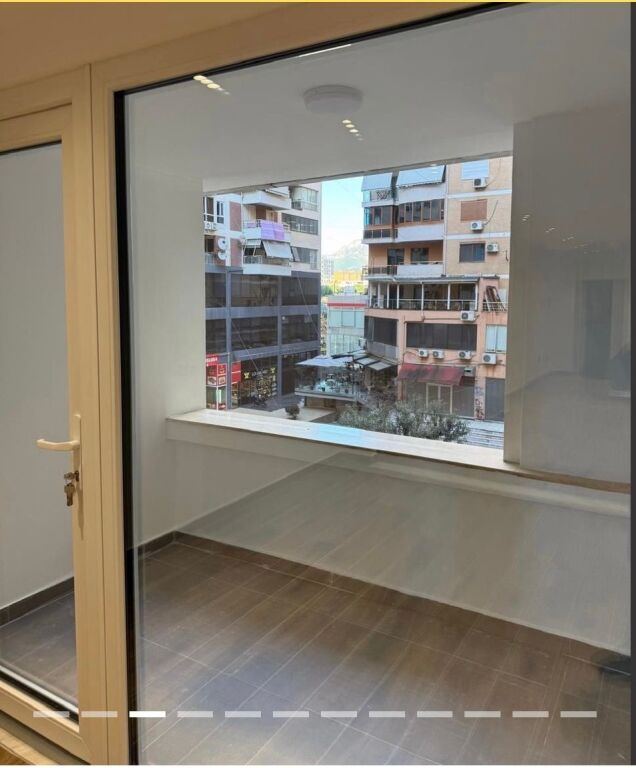 Apartment for office, at the criminal court train station, 600 euros