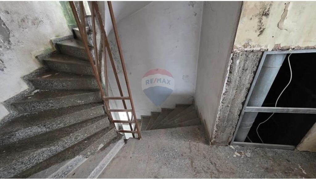 🏡 Villa – In Vendita – Via Ali Demi, Vlora