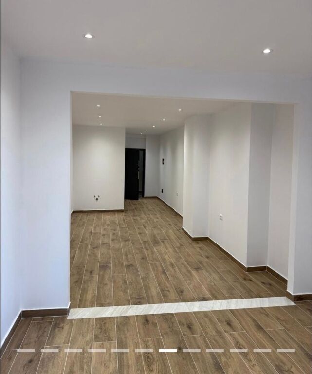 Apartment for office, at the criminal court train station, 600 euros