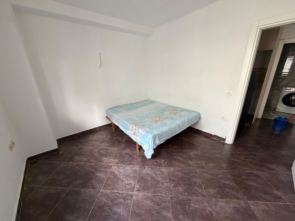 Jepet me qera 1+1 Pallatet Cabej