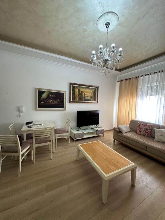 Qera ,Apartament 1+1 Rruga Frosina Plaku