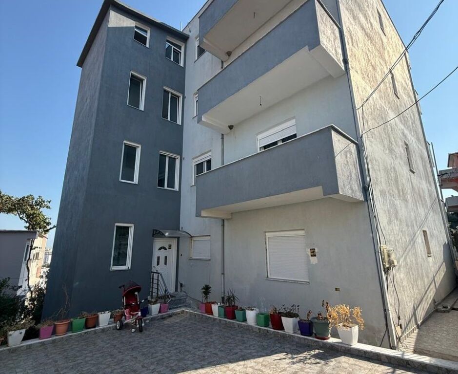 SHITET VILE TEK ZONA SPITALIT DURRES