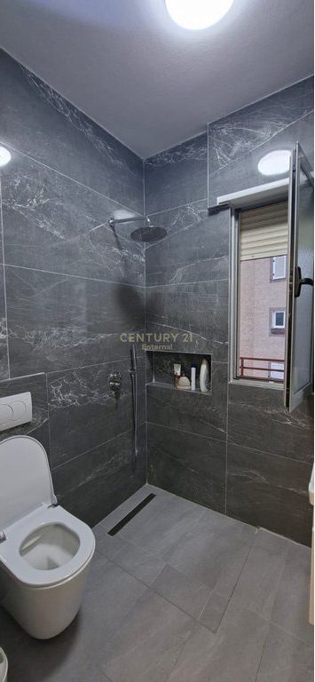 Apartament 3+1+2 per qira tek Liqeni i Thate