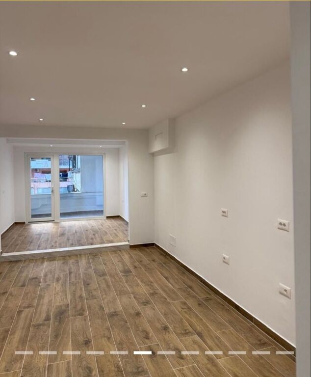 Apartment for office, at the criminal court train station, 600 euros