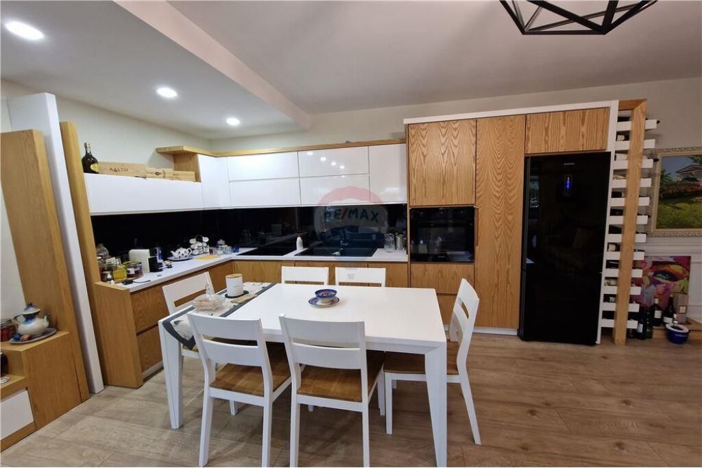 🏡✨ Appartamento di Lusso in Vendita – Lungo Mare, Vlora ✨🌊