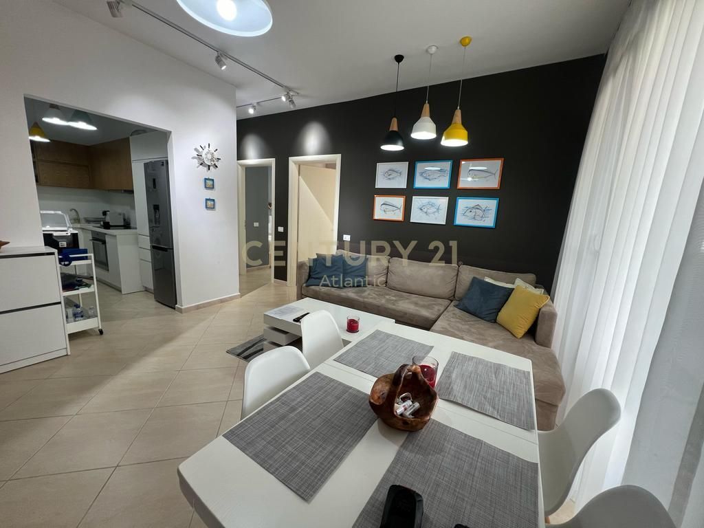 Shitet, Apartament 2+1+Oborr, Lura 3, Gjiri i Lalzit!