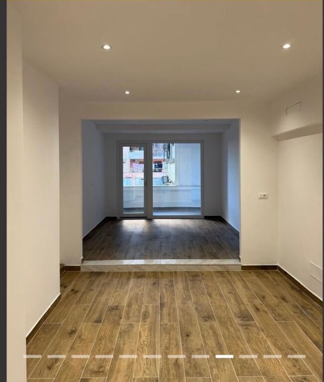 Apartment for office, at the criminal court train station, 600 euros