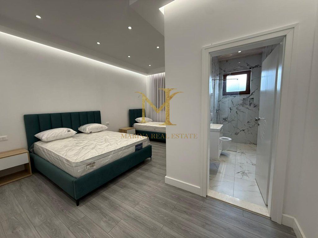 Mini Hotel 3 Piani con 16 Camere + Bar-Caffè, vicino alla rotatoria a Plepa – 2.000 €/Mese