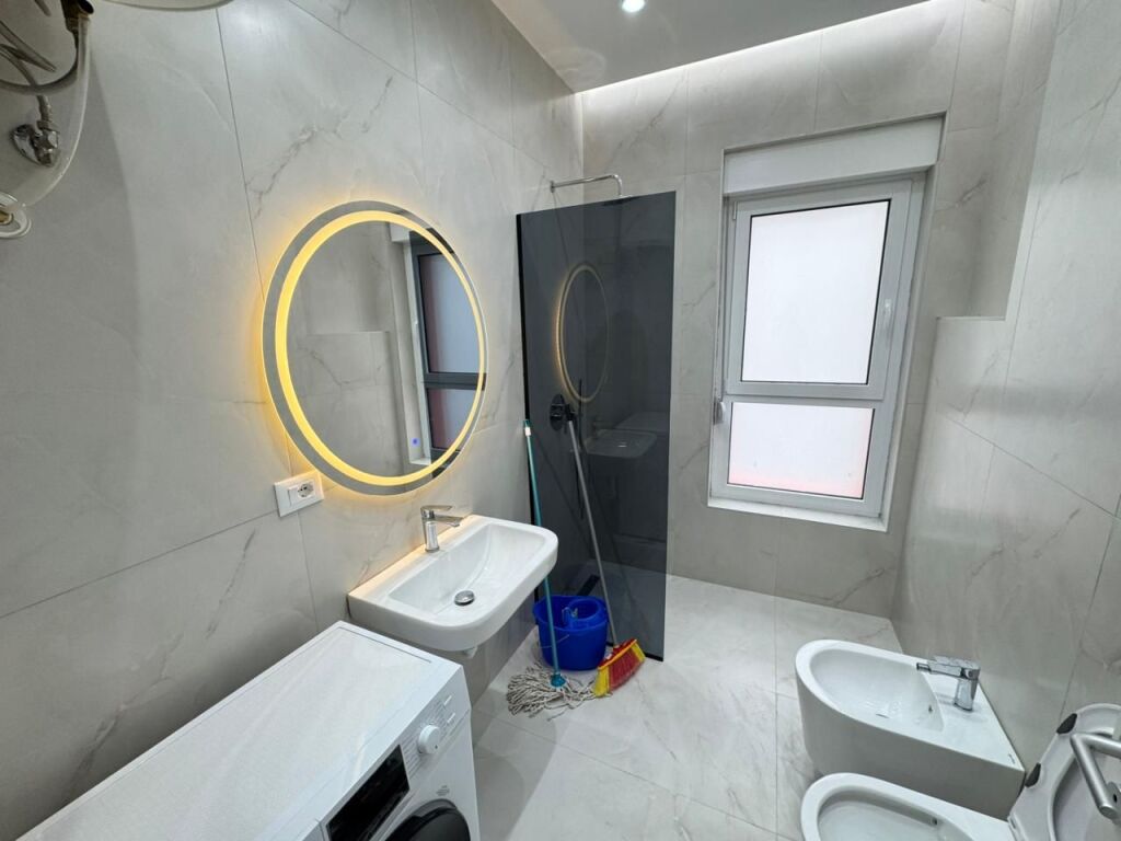 🏘️Si affittano due appartamenti 2+1 + Parcheggio 📍 Indirizzo: Ali Demi, Complesso Kadiu💰 Prezzo: 60.000 lek / mese 💰 Prezzo: 55.000 lek / mese SENZA PARCHEGGIO