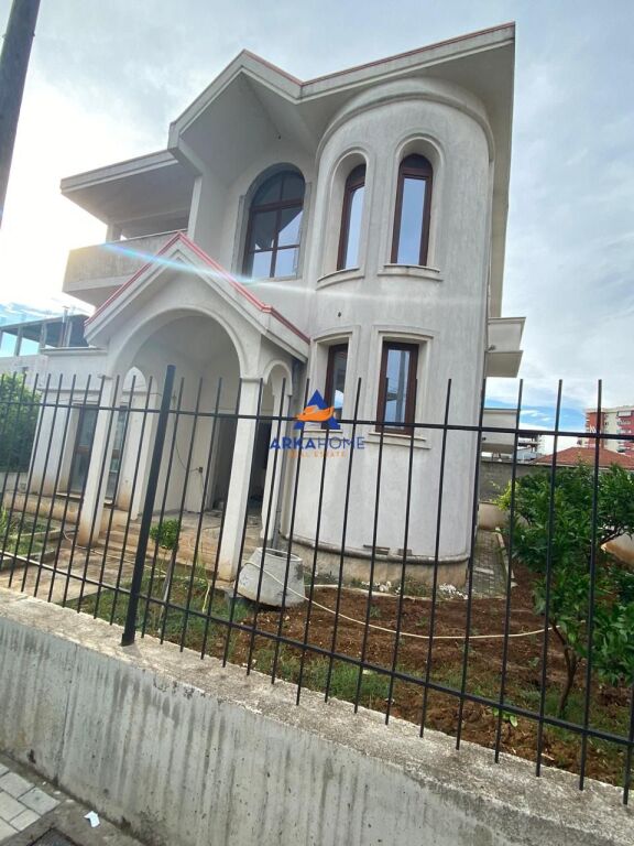 VILLA IN VENDITA 414M2 "KOMBINAT" 80.000.000 LEKE