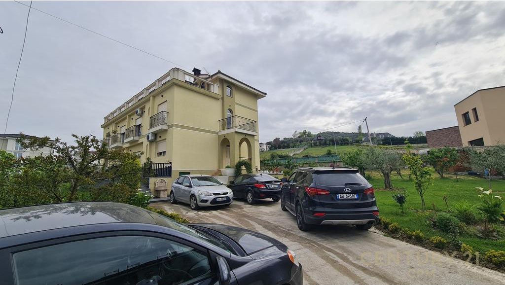 Villa arredata su 3 piani in affitto vicino ad Akacia Hill