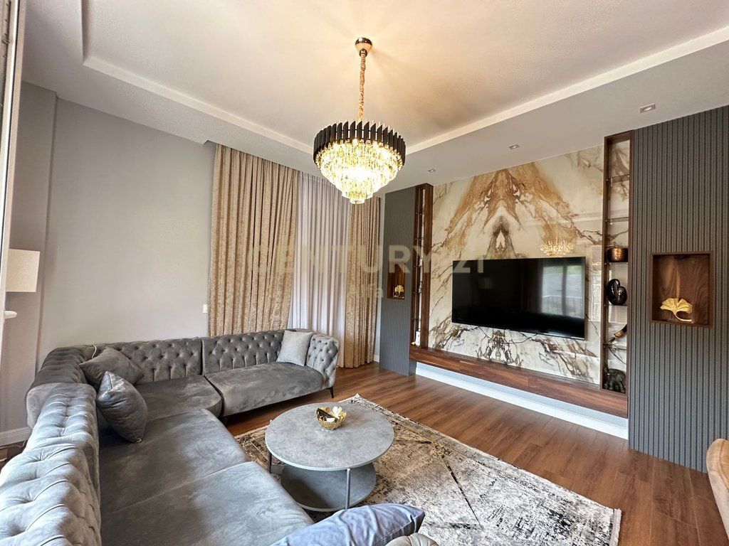 JEPET ME QIRA APARTAMENT 2+1+2 PRANE TEG TEK SECRET GARDEN