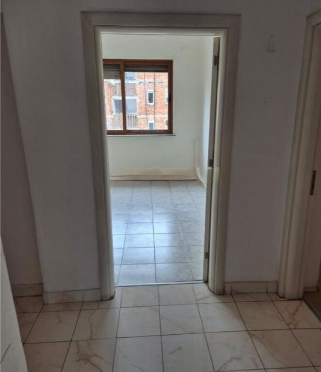 Shitet Apartament 2+1 në Myslym Shyr – Pallat Ekzistues!