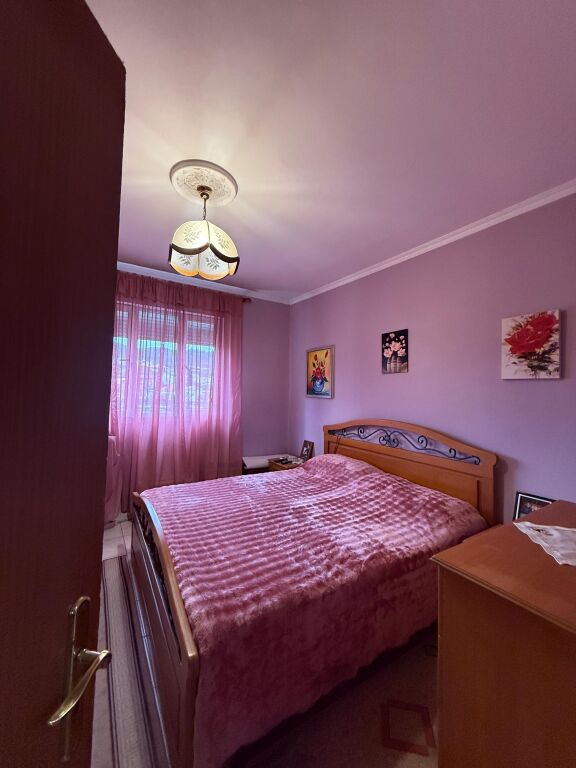 🏠Shitet Apartament 2+1 📍Rruga Irfan Tomini, prane Hotel Diplomat 🏢Kati i 4, pa ashensor 📐Sip. 73m2  💶 Çmimi: 128.000€