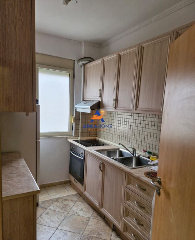 AFFITTASI APPARTAMENTO 2+1+BALCONE "RRUGA E KOSOVAREVE" 750 EURO