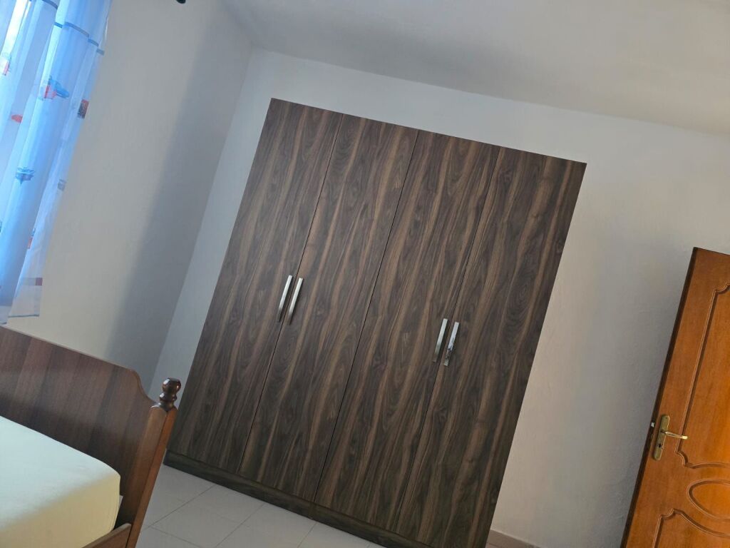 Jepet me Qira Shtëpi Private 2+1 – Laprakë !