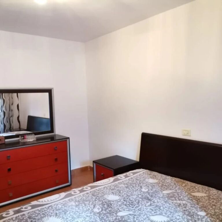 Jepet me Qira Apartament 2+1 – Pranë Gjimnazit “Ismail Qemali”!
