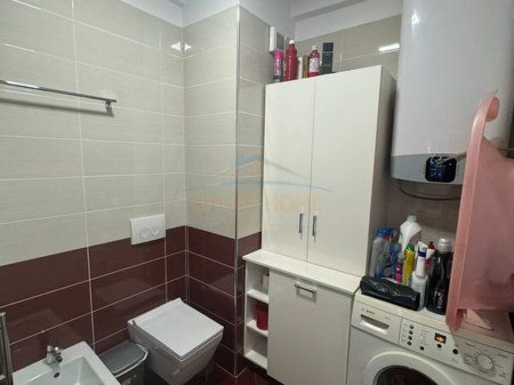 Shitet, Apartament 1+1 , Komuna e Parisit ,Tiranë.