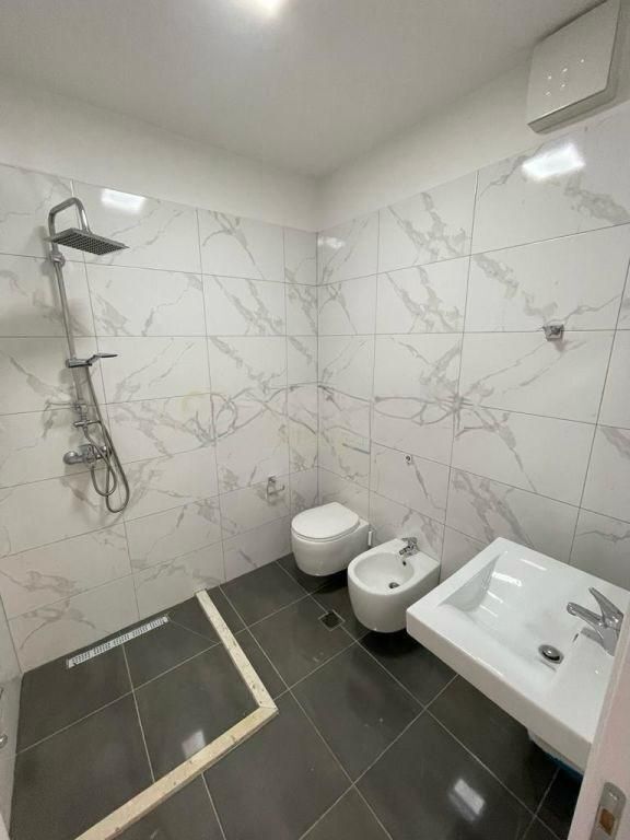 Shitet apartment 2+1+2 tek Fusha Aviacionit, kompleksi Turdiu!