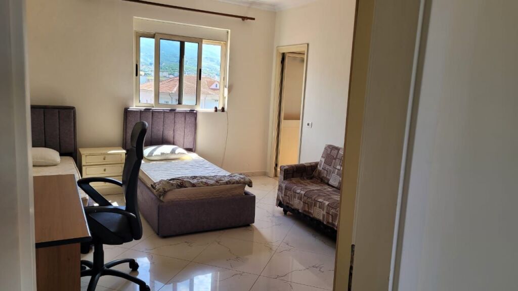 APARTAMENT ME QERA 3+1+3 200M2