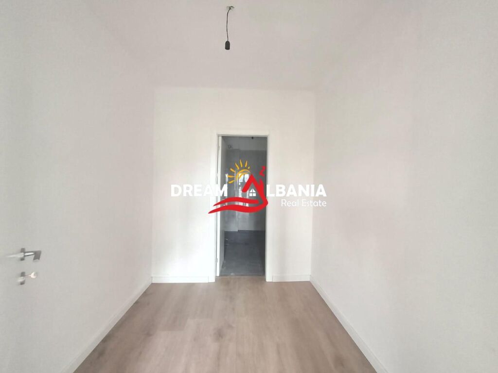 In vendita appartamento 3+1+2+veranda in Rr.Qemal Stafa, vicino alla Scuola Rossa, Tirana (ID 4131427)