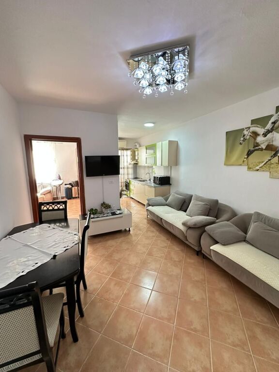 APARTAMENT 2+1 ME QERA TE FRESKU