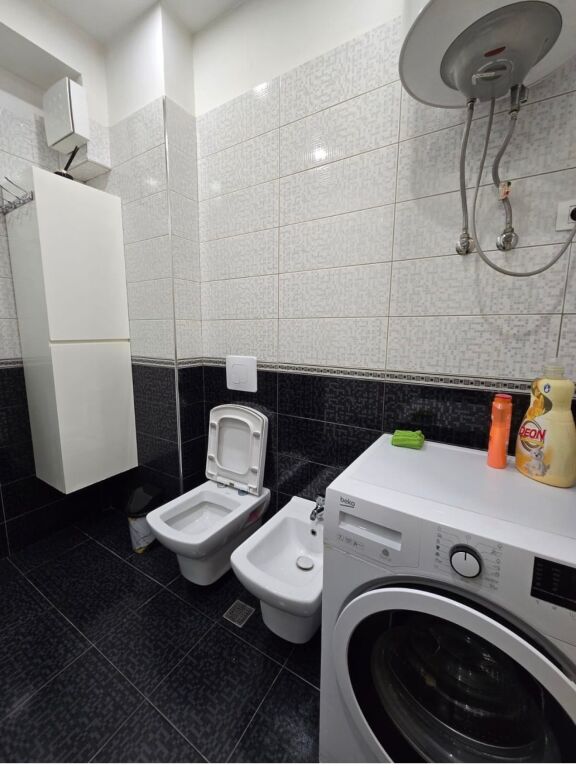 1+1,i mobiluar te ish restorant durresi,600 euro me parkim