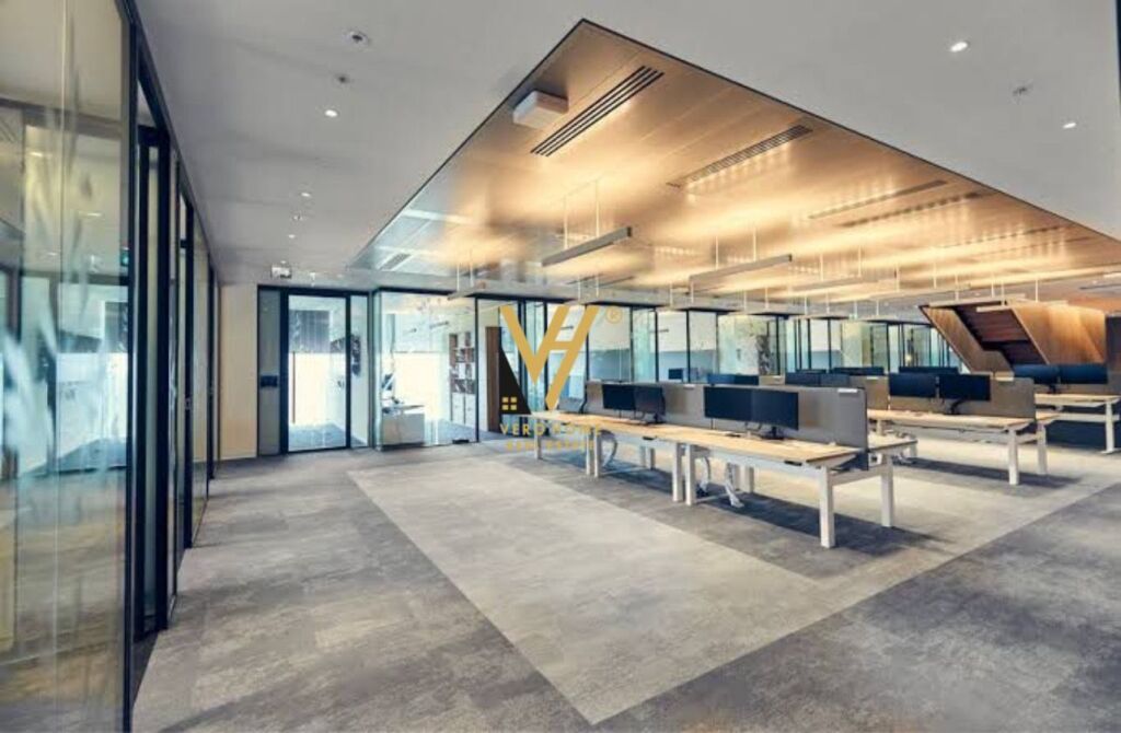 JEPET ZYRE 1.600 M2 ME QERA TE 15 KATESHI, QENDER 30.000 EURO