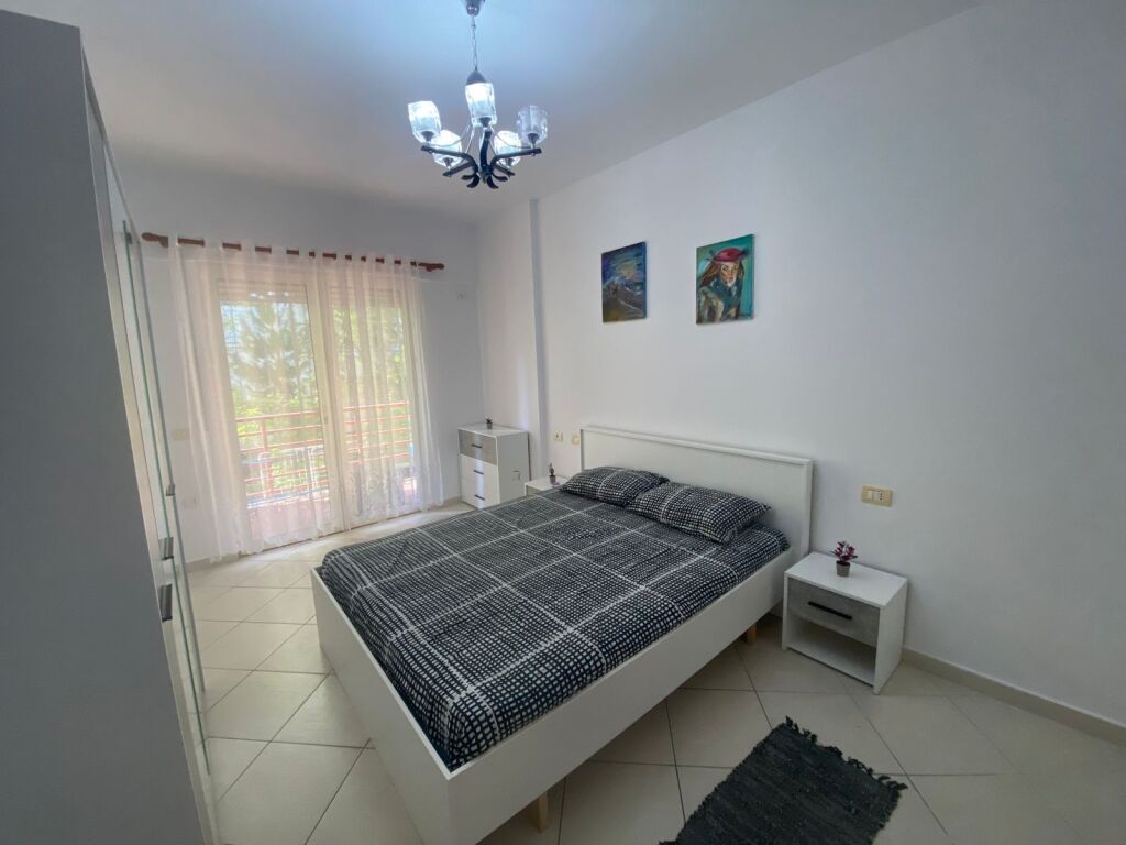 Jepet me qera apartament 1+1 tek Liqeni Thate