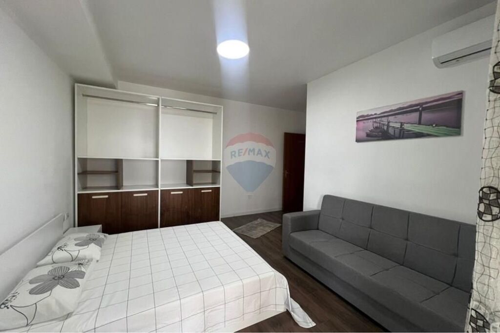 Apartment 3+1+2+Parking space for rent, Commune of Paris