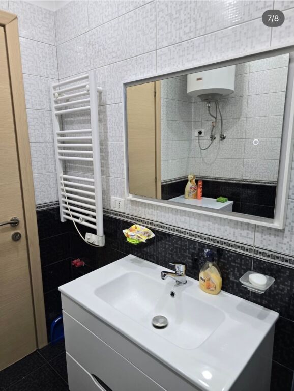 1+1,i mobiluar te ish restorant durresi,600 euro me parkim