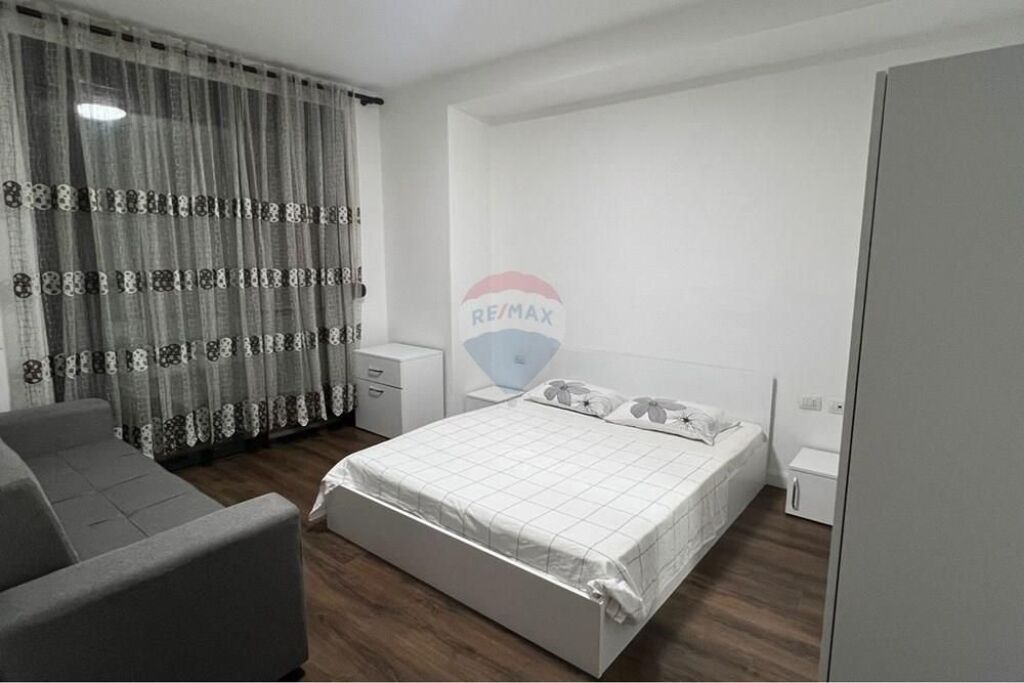 Apartment 3+1+2+Parking space for rent, Commune of Paris