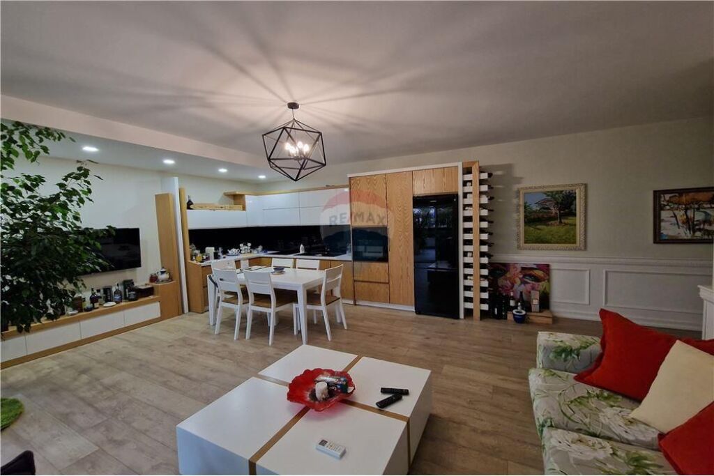 🏡✨ Appartamento di Lusso in Vendita – Lungo Mare, Vlora ✨🌊