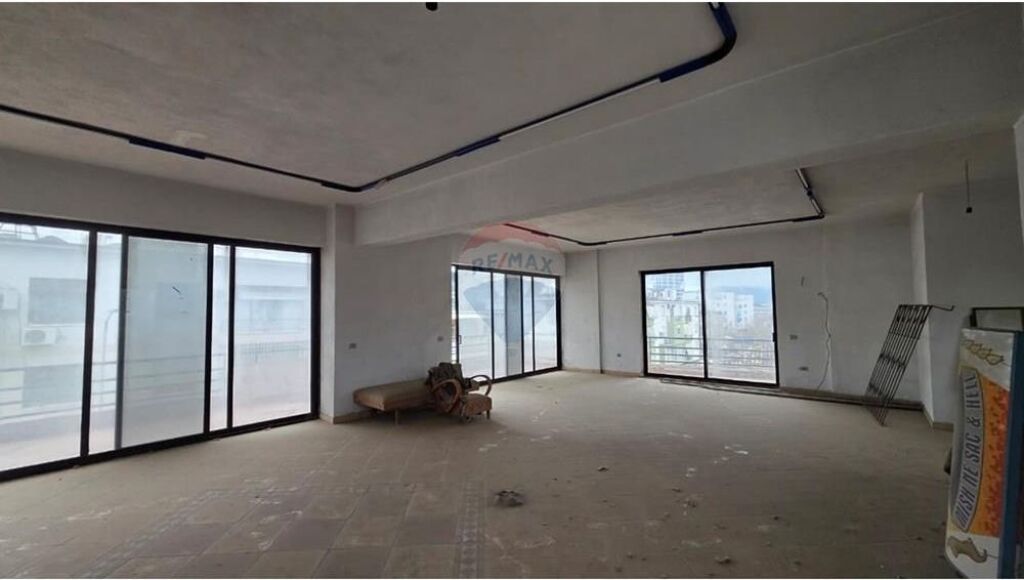 🏡 Villa – In Vendita – Via Ali Demi, Vlora