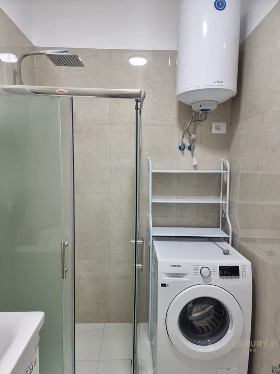 Appartamento 1+1 in Affitto a Komuna e Parisit