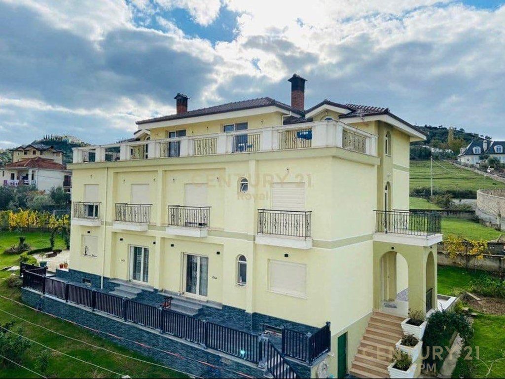 Villa arredata su 3 piani in affitto vicino ad Akacia Hill