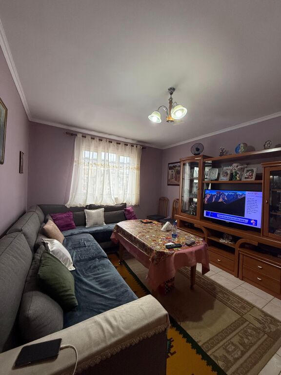 🏠Shitet Apartament 2+1 📍Rruga Irfan Tomini, prane Hotel Diplomat 🏢Kati i 4, pa ashensor 📐Sip. 73m2  💶 Çmimi: 128.000€