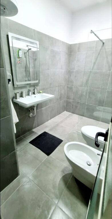 🏡 SHTËPI PRIVATE ME QIRA – TEK PAZARI I RI