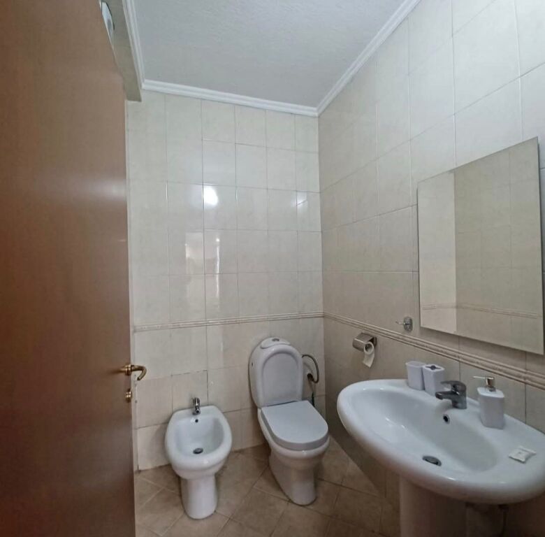 SHITJE Objekt biznesi &amp; APARTAMENT Rruga Fortuzi