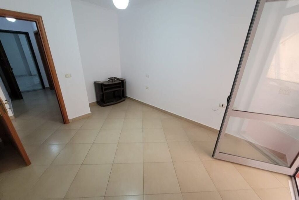 🏢 Apartament 1+1 me Qira  📍 Zona: Yzberisht💰 Çmimi: 300€