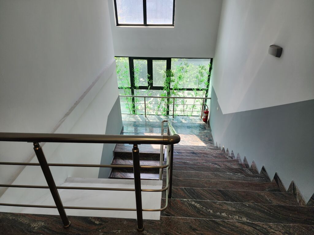 Supreme Office – Ideal Investment Opportunity in Zyre 📍 Near Delijorgji – Rruga e Kavajës -- 850 m² | K3, New Building