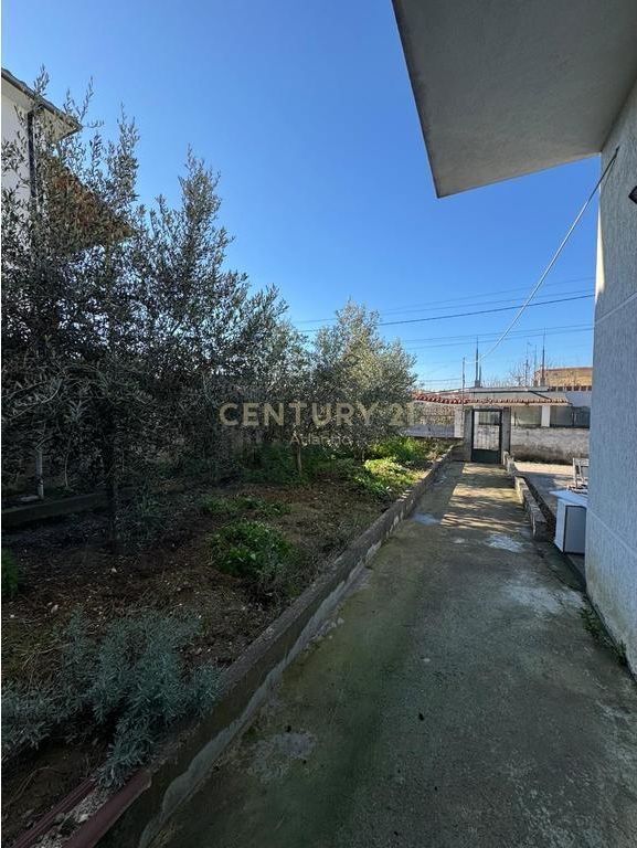 Villa in affitto – Arapaj, Durrës Posizione strategica vicino alla strada principale .