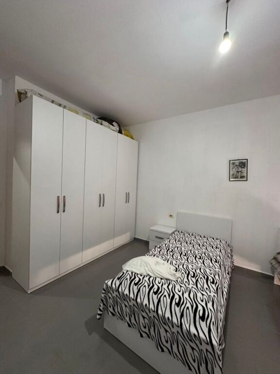 2+1,i mobiluar,ne yzberisht,cmimi 165000 leke