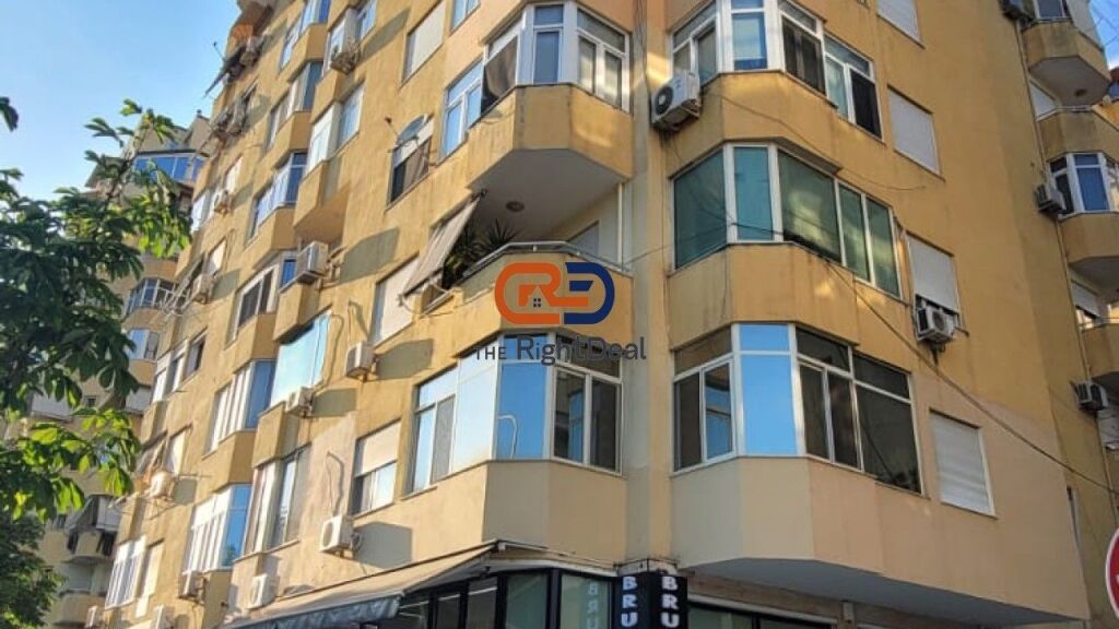 Tek Komuna E Parisit, Shitet Ambient Komercial, Buze Rruge!!