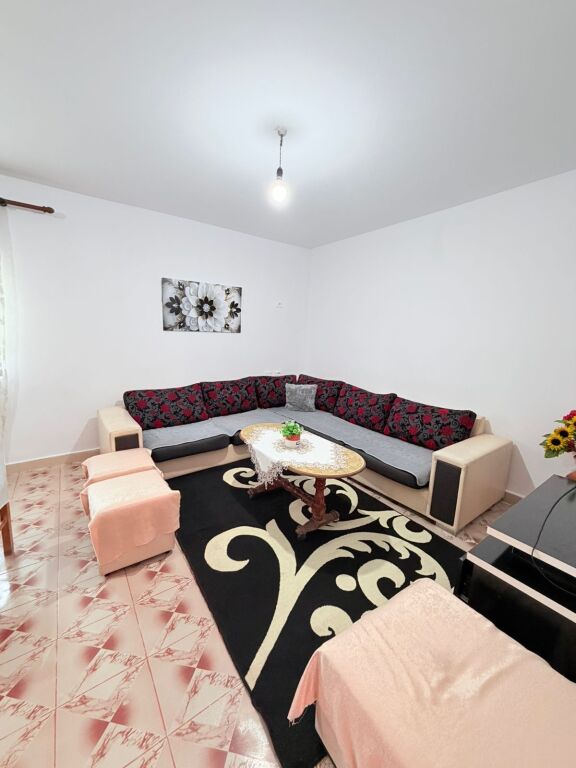 JEPET ME QERA SHTEPI PRIVATE 1+1 ME OBORR ISH KENETA, DURRES